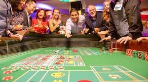 Antarmuka permainan unggulan di platform dewatoto menampilkan slot, live dealer, dan pasar sportsbook